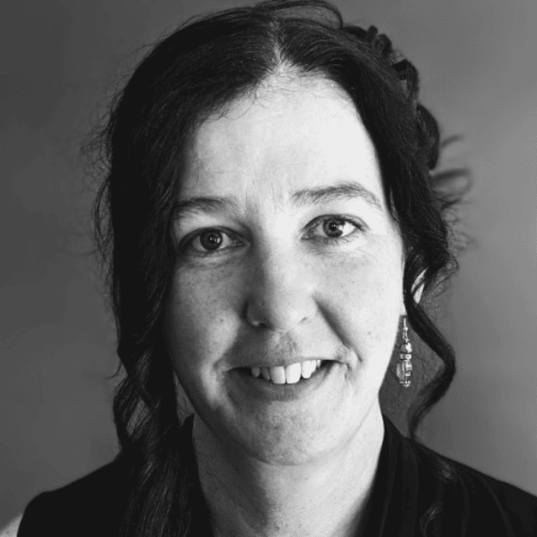Sarah Brabbs headshot photo.